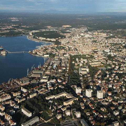 Grad Pula snimka iz zraka 2010. godine