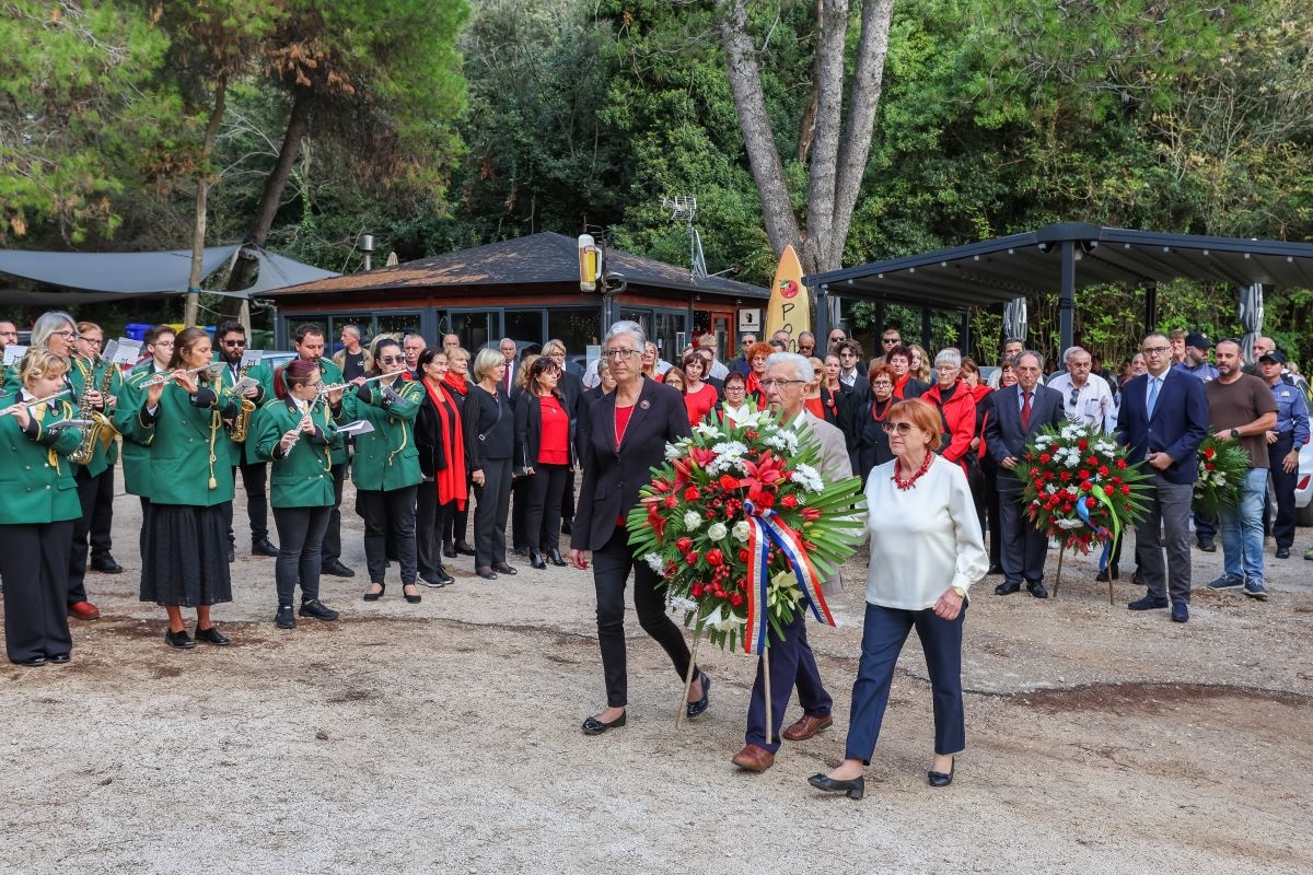 Polaganje vijenaca