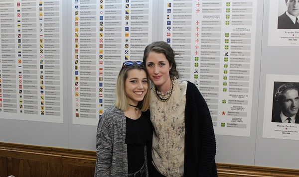 Predsjednica Savjeta mladih Grada Pule Nada Katić i Martina Gašparović koja je osmislila slogan "Učinimo naš grad najboljim do sad"