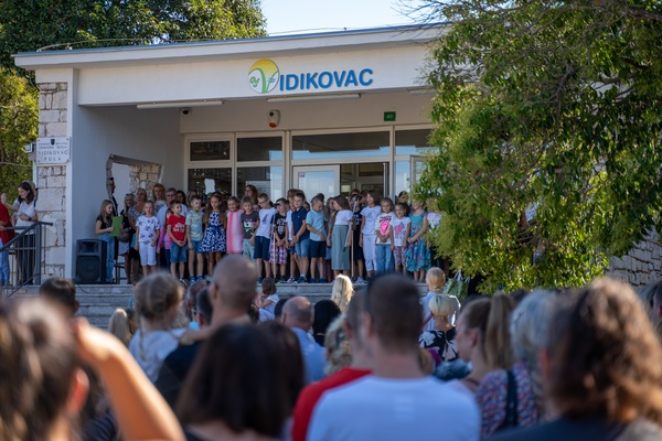 OŠ Vidikovac_arhivska fotografija