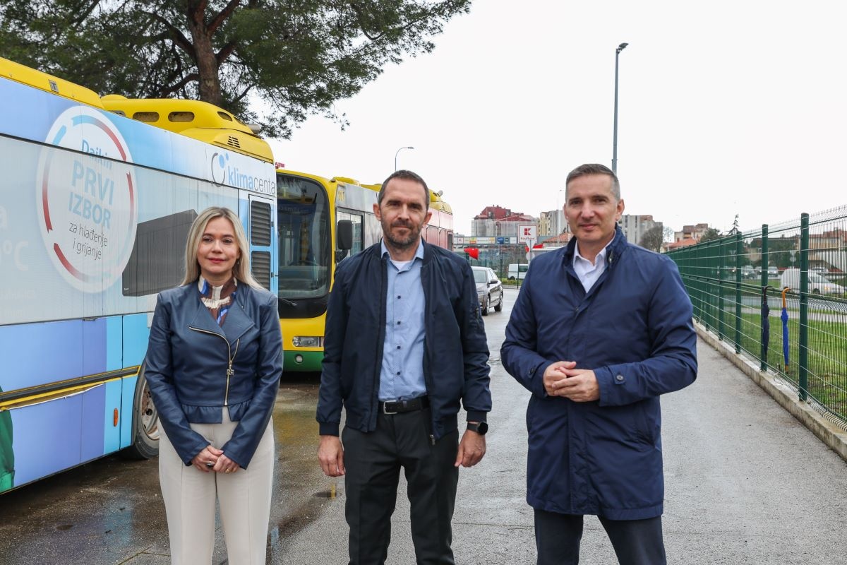 Pulapromet donirao gradske autobuse Belom Manastiru