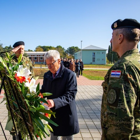 Polaganje vijenaca