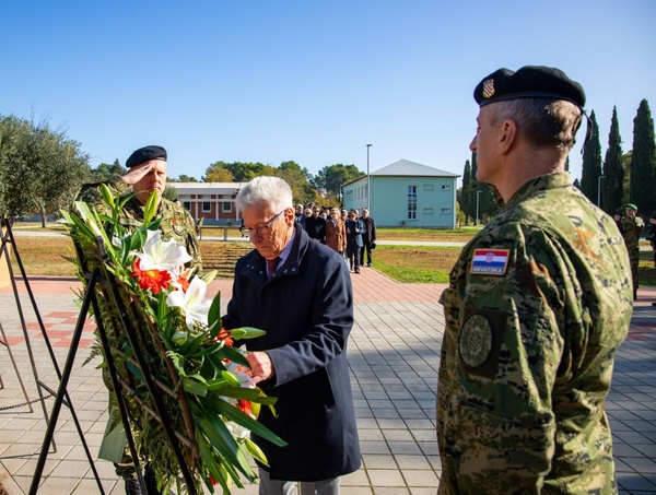 Polaganje vijenaca