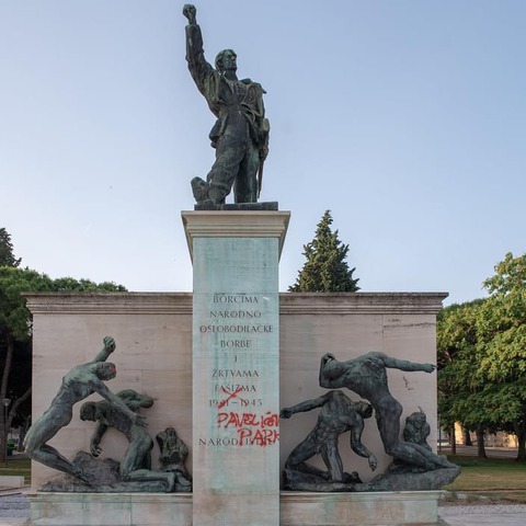 Titov park - oskvrnuti spomenici