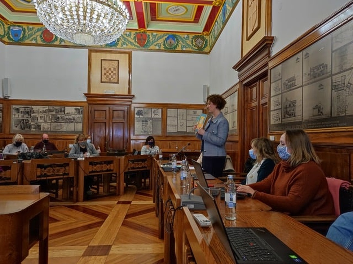 Održan sastanak predstavnika Grada Pule s ravnateljicama pulskih osnovnih škola radi uvođenja GOO