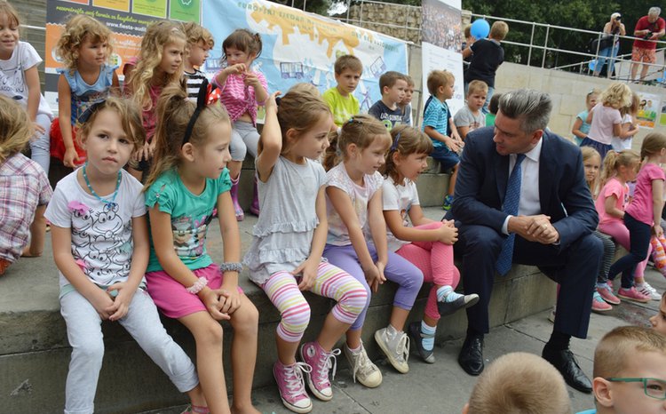 Gradonačelnik Boris Miletić sa djecom kod Zlatnih Vrata