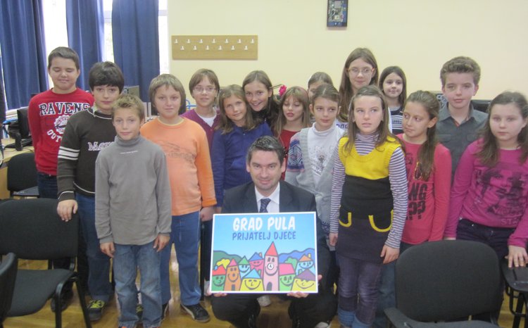 Djeca iz OŠ Vidikovac i Pulski gradonačelnik Borit Miletić