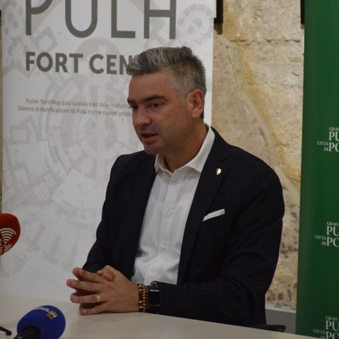 Gradonačelnik Boris Miletić na najavi početka radova na revitalizaciji infrastrukture i uređenju utvrde Kaštel